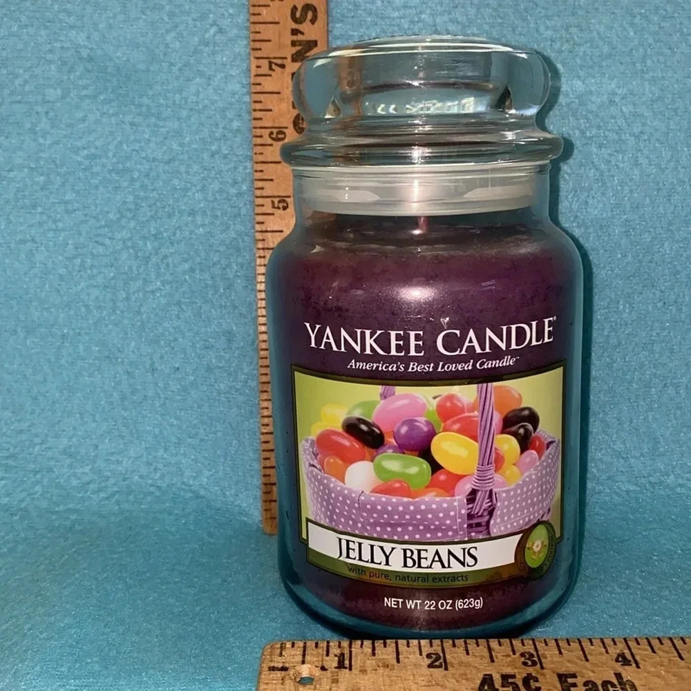 YANKEE Jelly Beans 22 oz. CANDLE RARE
SCENT - Picture 5 of 5